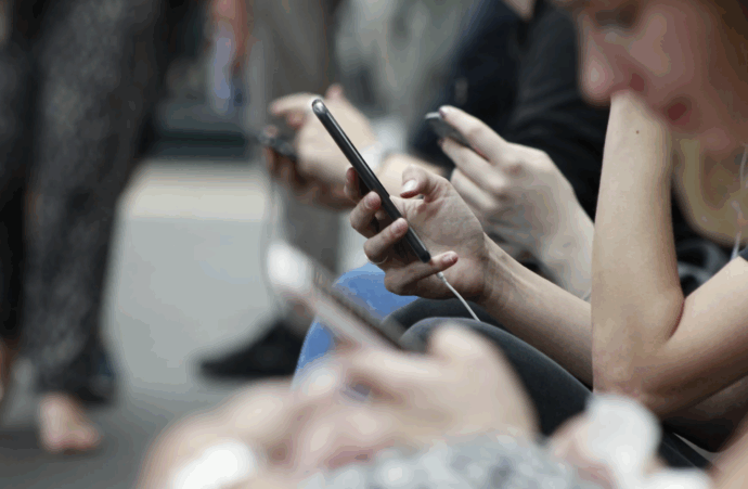 What is Social Search? How Apps Like Instagram Are Changing the Way We Find Information card image